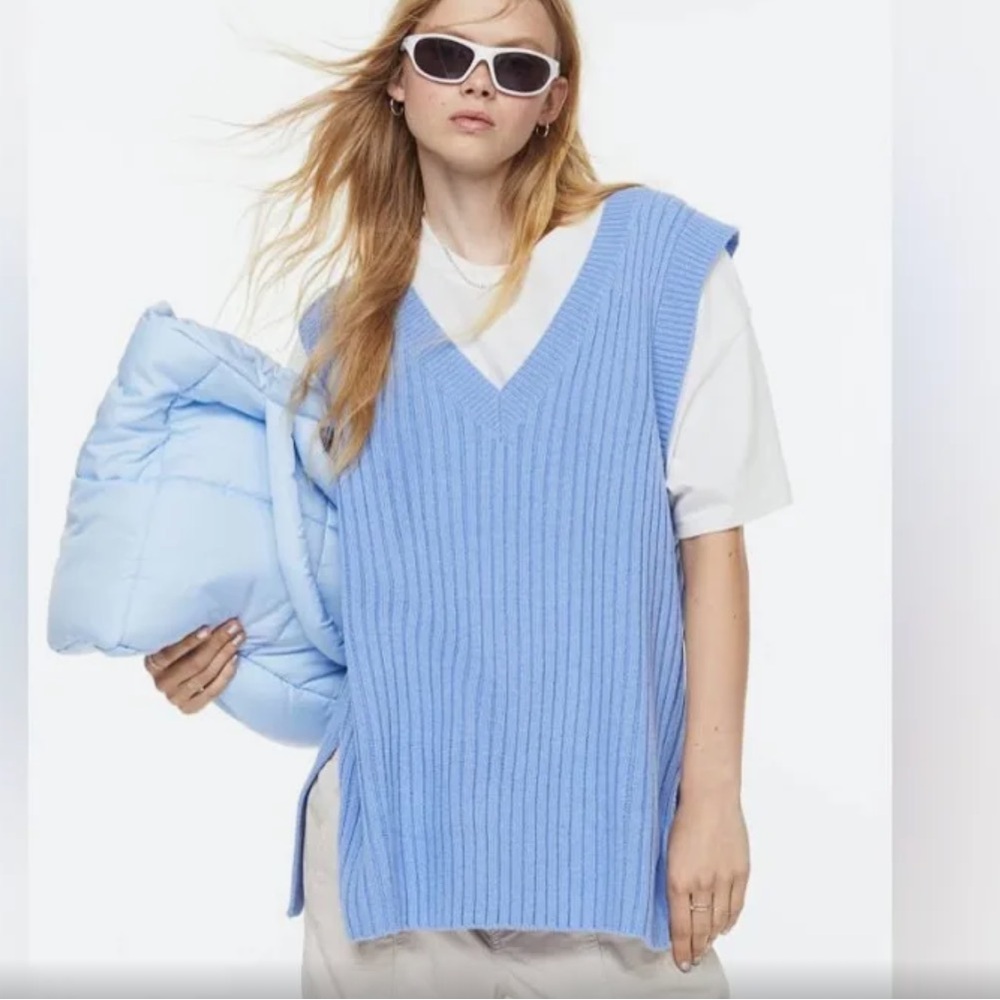 H&M XXS blue oversized v neck sweater vest with split hem